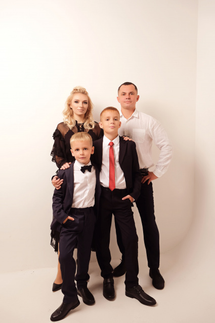 Семейная фотосессия в студии с детьми - заказать в Красноярске от фотостудии Fashion Box
 – фото № 6