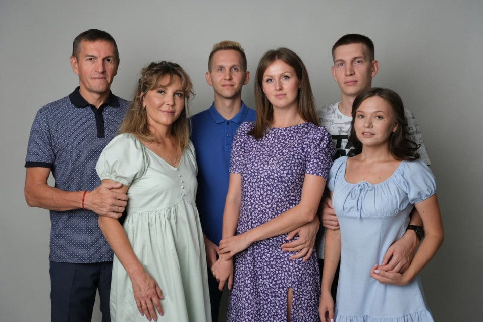 Семейная фотосессия в студии с детьми - заказать в Красноярске от фотостудии Fashion Box
 – фото № 14