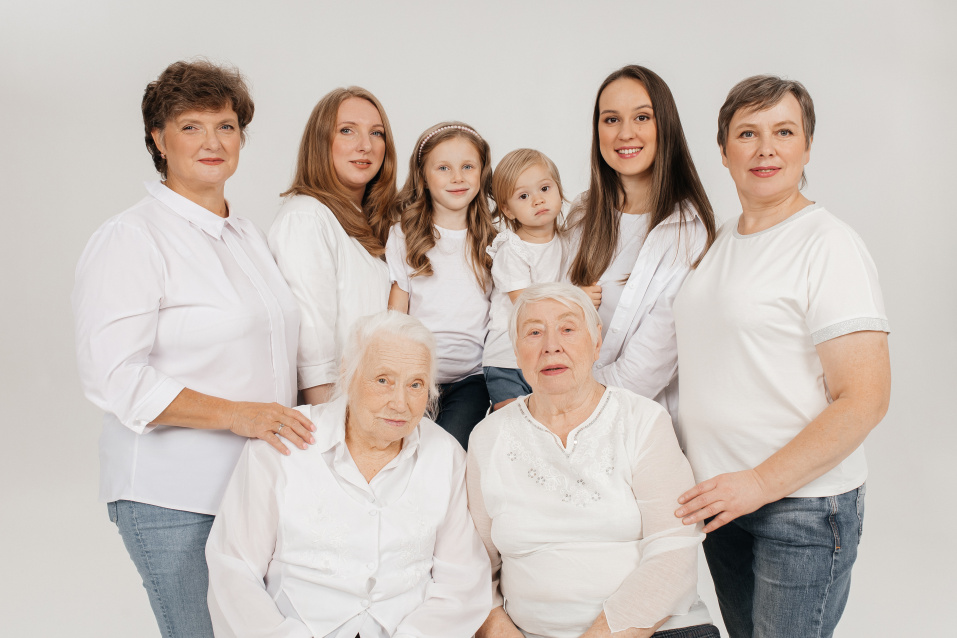 Семейная фотосессия в студии с детьми - заказать в Красноярске от фотостудии Fashion Box
 – фото № 49