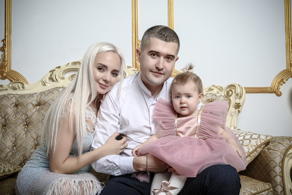 Семейная фотосессия в студии с детьми - заказать в Красноярске от фотостудии Fashion Box
 – фото № 34