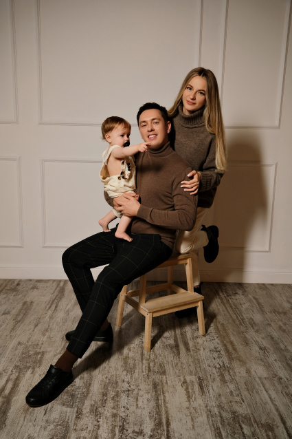 Семейная фотосессия в студии с детьми - заказать в Красноярске от фотостудии Fashion Box
 – фото № 7