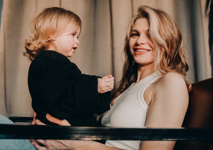 Семейная фотосессия в студии с детьми - заказать в Красноярске от фотостудии Fashion Box
 – фото № 5