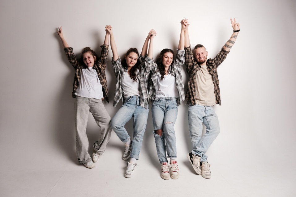 Семейная фотосессия в студии с детьми - заказать в Красноярске от фотостудии Fashion Box
 – фото № 24