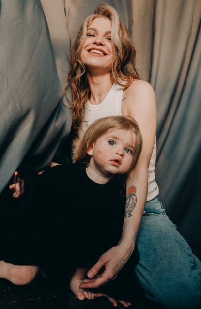 Семейная фотосессия в студии с детьми - заказать в Красноярске от фотостудии Fashion Box
 – фото № 6