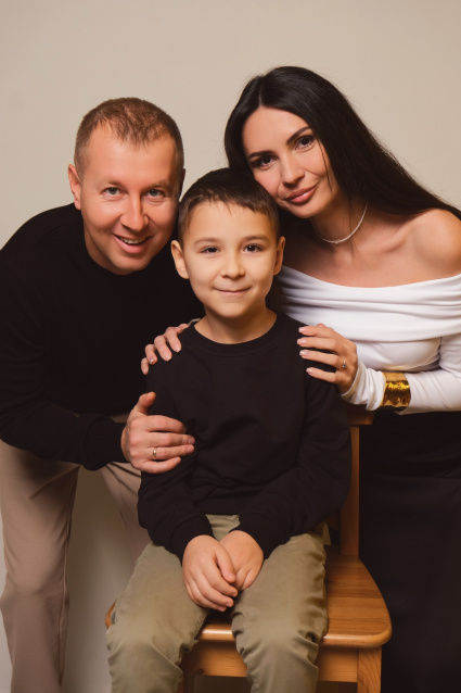 Семейная фотосессия в студии с детьми - заказать в Красноярске от фотостудии Fashion Box
 – фото № 22