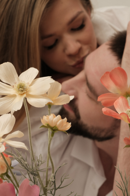 Заказать фотосессию Love Story в студии от сети фотостудий Fashion Box в Красноярске
 – фото № 9