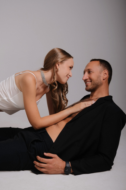 Заказать фотосессию Love Story в студии от сети фотостудий Fashion Box в Красноярске
 – фото № 14