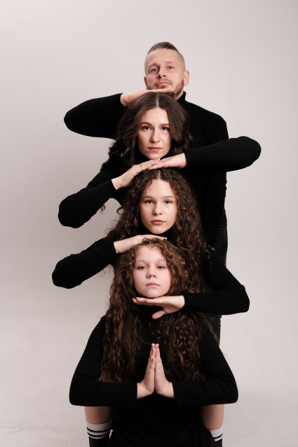Семейная фотосессия в студии с детьми - заказать в Красноярске от фотостудии Fashion Box
 – фото № 23