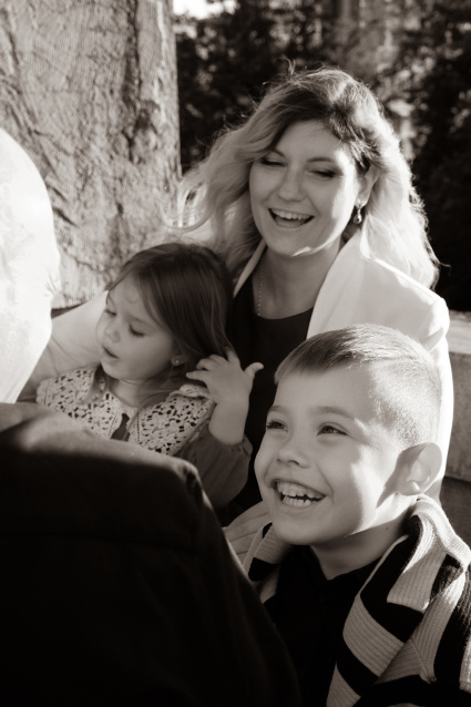 Семейная фотосессия в студии с детьми - заказать в Красноярске от фотостудии Fashion Box
 – фото № 6