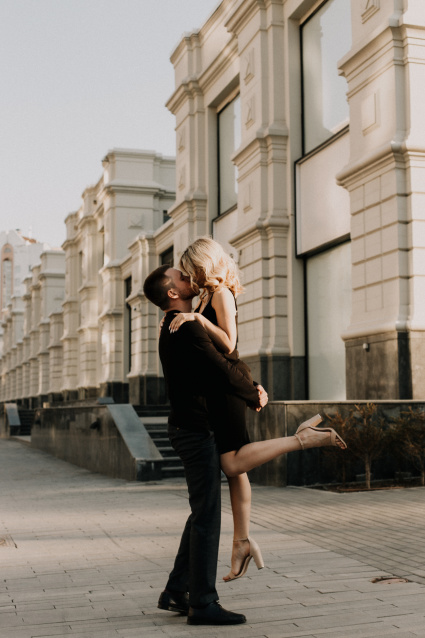 Заказать фотосессию Love Story в студии от сети фотостудий Fashion Box в Красноярске
 – фото № 4