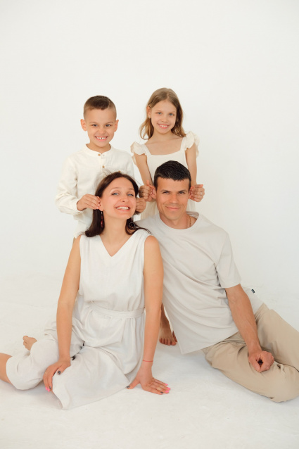 Семейная фотосессия в студии с детьми - заказать в Красноярске от фотостудии Fashion Box
 – фото № 27