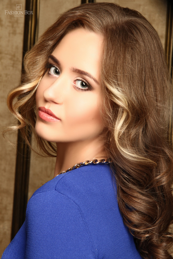 Почему “Голливудские локоны” -  любимая укладка Fashion Box? - Новости Fashion Box
<!--'start_frame_cache_3JiYAU'--> – фото № 4