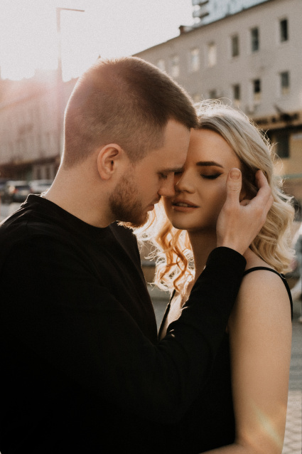 Заказать фотосессию Love Story в студии от сети фотостудий Fashion Box в Красноярске
 – фото № 2