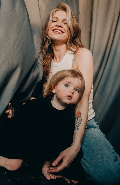 Семейная фотосессия в студии с детьми - заказать в Красноярске от фотостудии Fashion Box
 – фото № 9