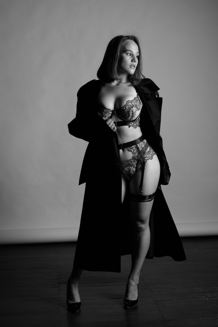 Заказать фотосессию в стиле Ню в 2-х образах в Красноярске от сети фотостудии Fashion Box

 – фото № 11