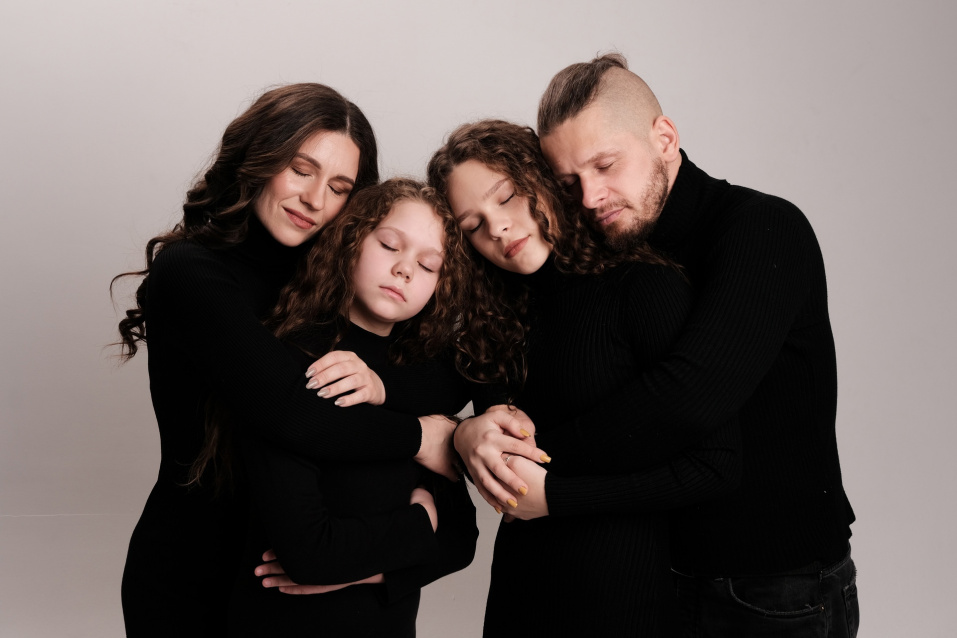 Семейная фотосессия в студии с детьми - заказать в Красноярске от фотостудии Fashion Box
 – фото № 25